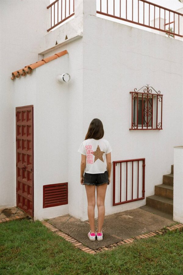 CAMISETA RILOTTA STAY WILD BLANCA - Imagen 4