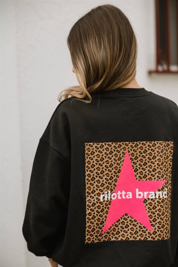 SUDADERA NEGRA LEOPARDO STAR ROSA FLUOR - Imagen 2